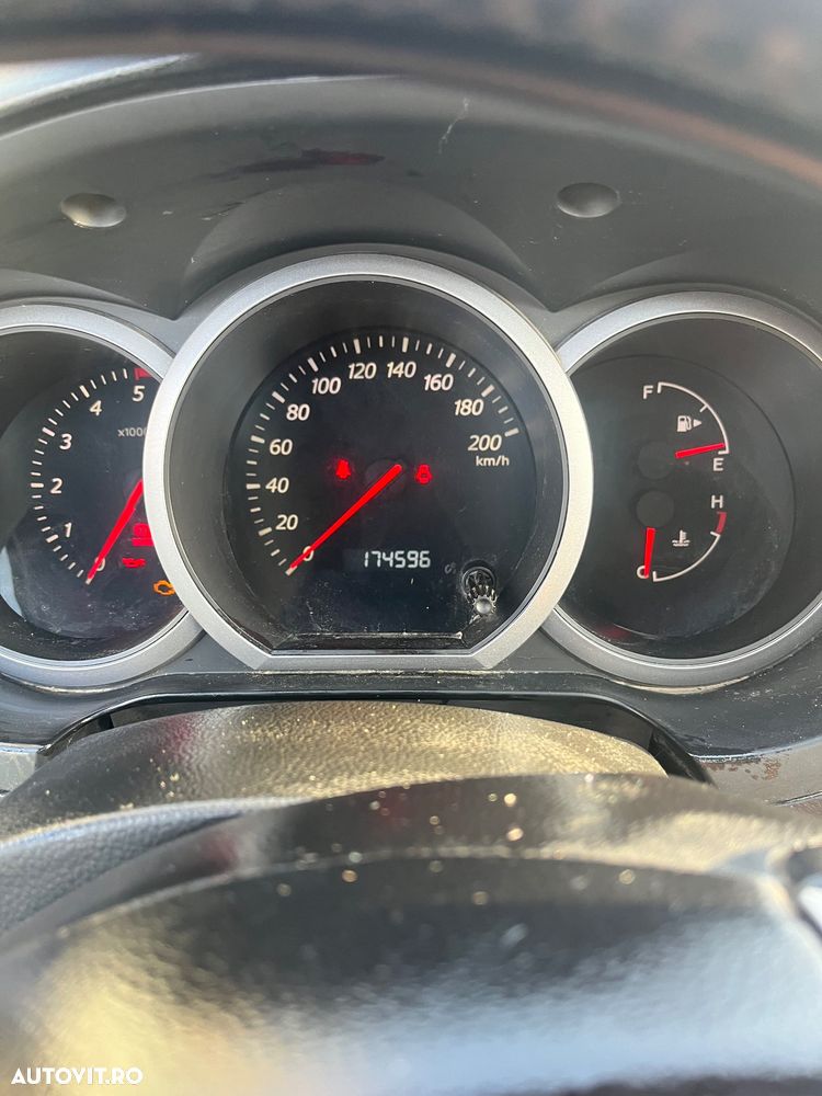 Suzuki Grand Vitara 1.9 DDiS Comfort + DPF Family - 13