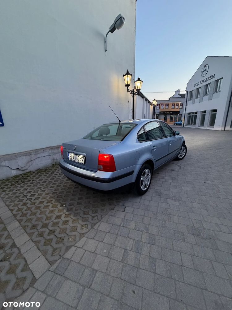 Volkswagen Passat - 4