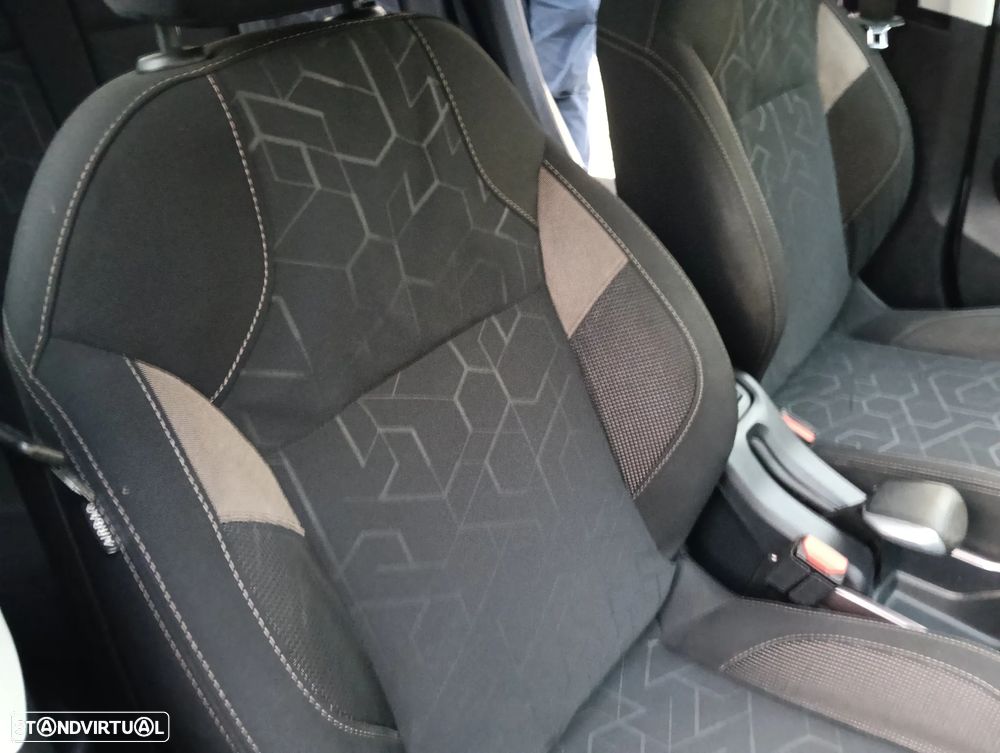 Peugeot 2008 1.4 HDi Active - 23