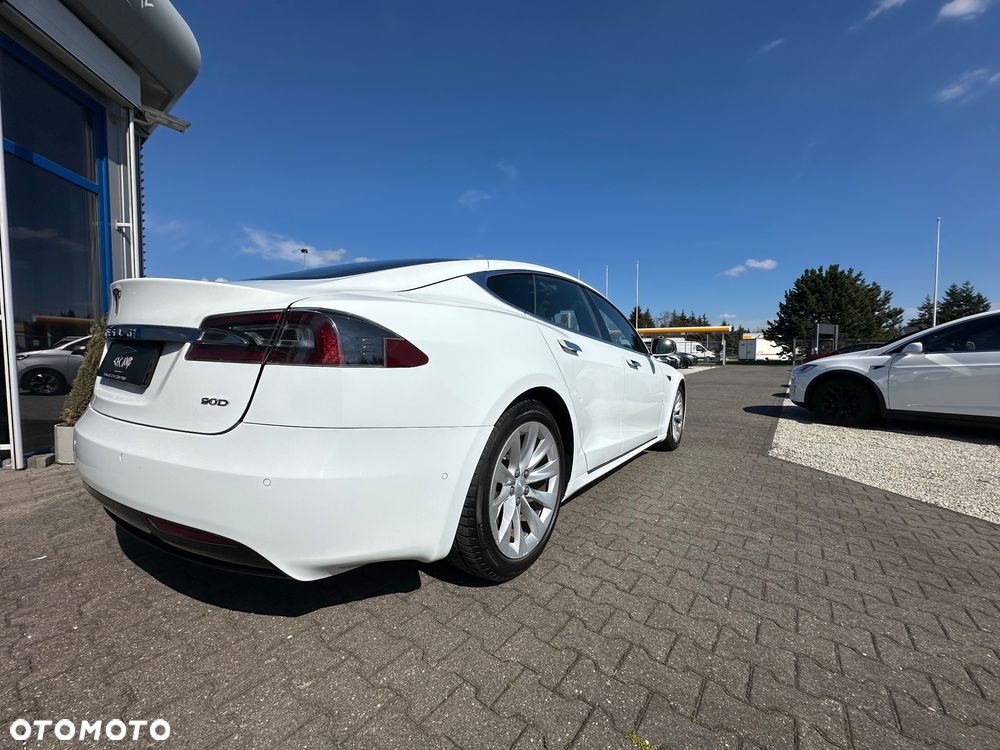 Tesla Model S 90 D - 8