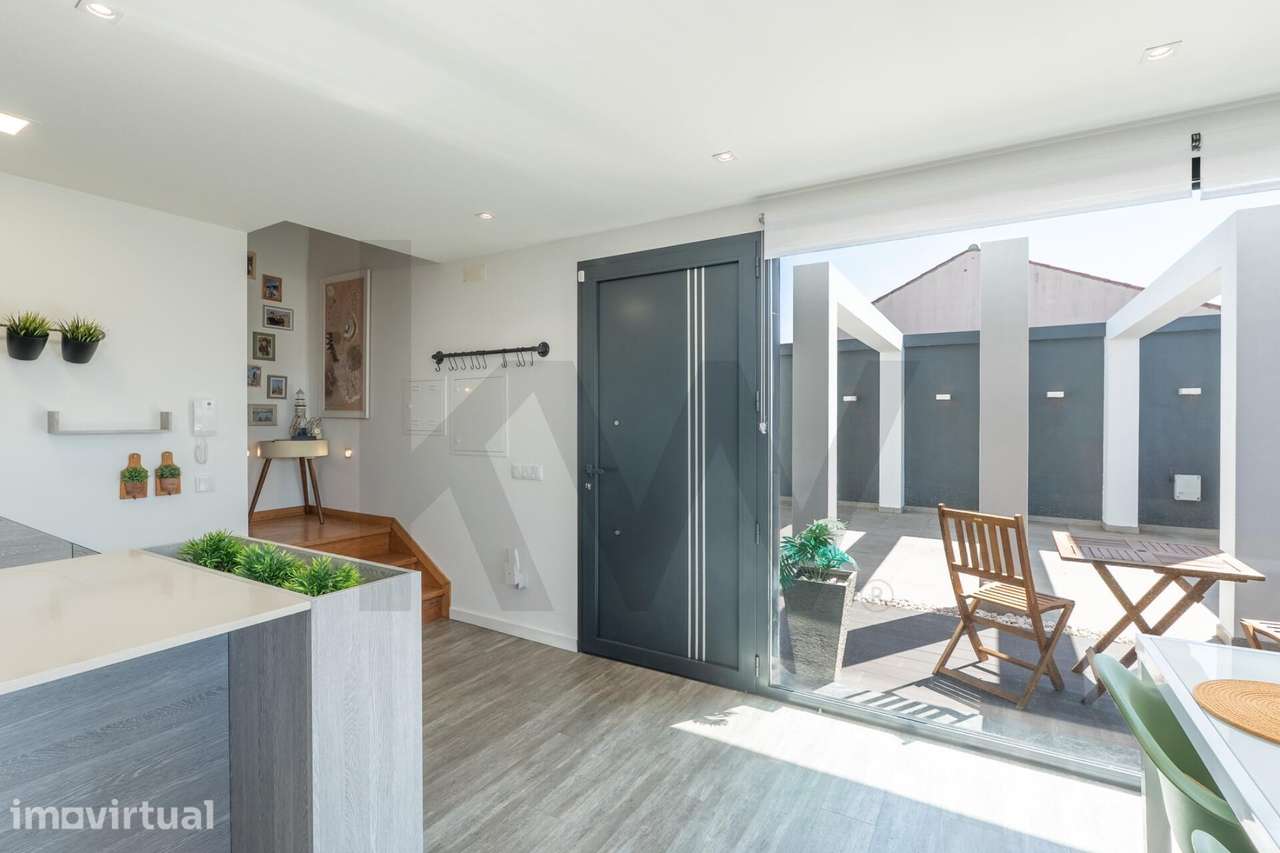 Moradia T2 em Vieira de Leiria | Eficiência A+, conforto e praia a 5 m - Grande imagem: 4/52