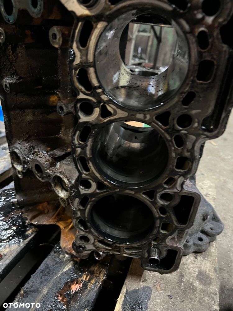 Blok silnika Land Rover Discovery 3 2.7tdv6 - 8