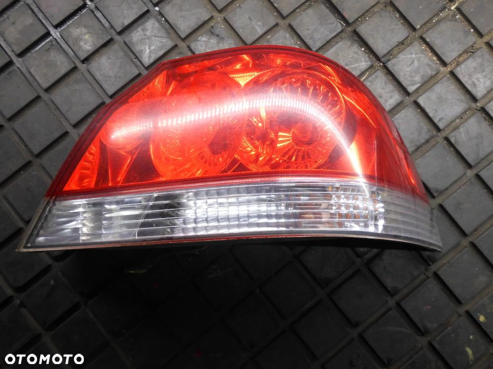 Lampa prawa tylna tył MITSUBISHI LANCER VII SEDAN - 1