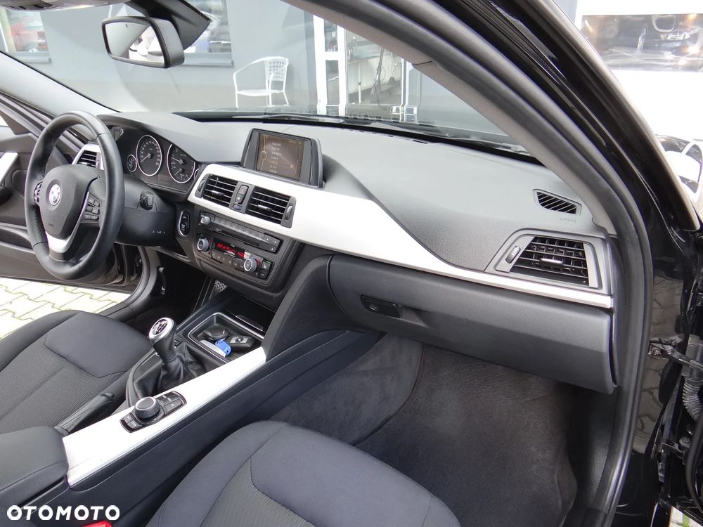 BMW Seria 3 316i Sport Line - 30