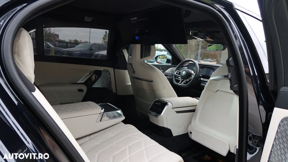 BMW Seria 7 740d xDrive MHEV - 18
