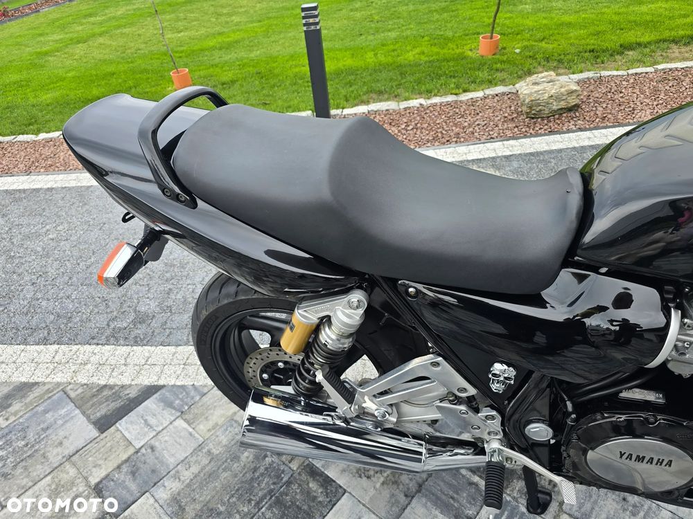 Yamaha XJR - 12