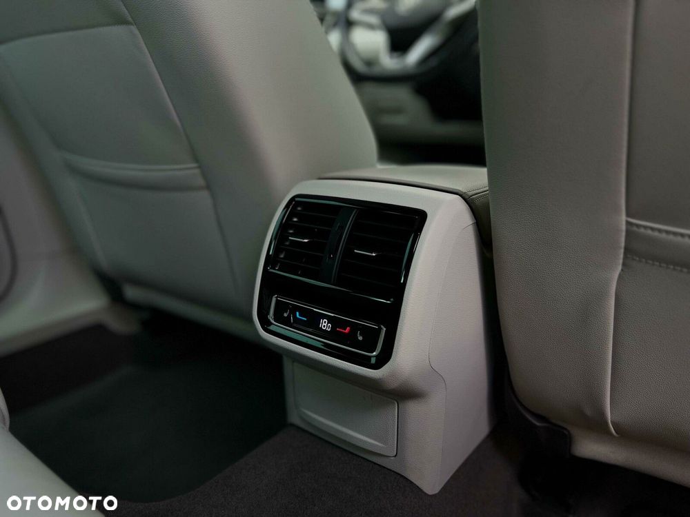 Volkswagen Passat 2.0 TDI 4Mot Elegance DSG - 21