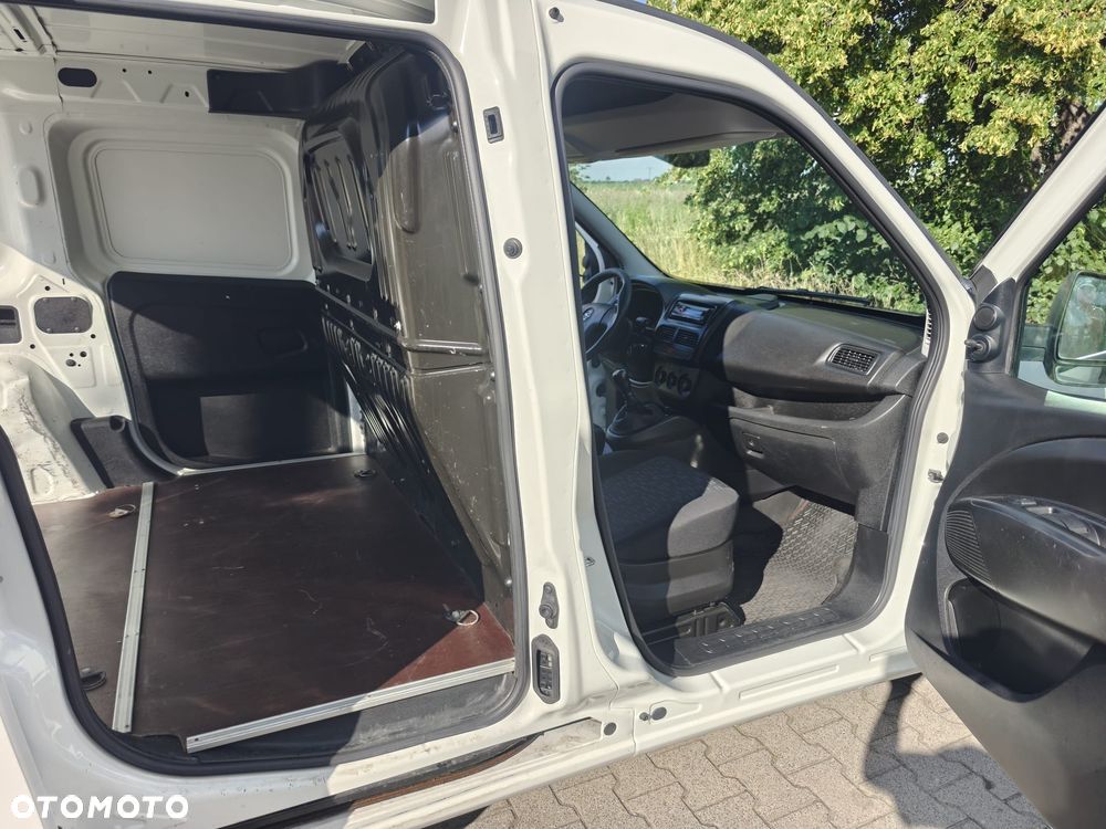 Opel COMBO - 11