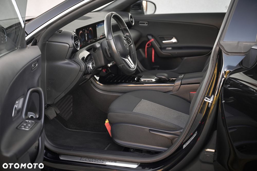 Mercedes-Benz CLA 200 d 4Matic Shooting Brake 8G-DCT - 17