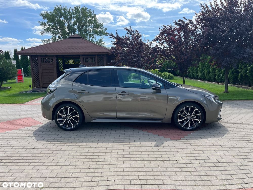 Toyota Corolla 2.0 Hybrid Executive - 35