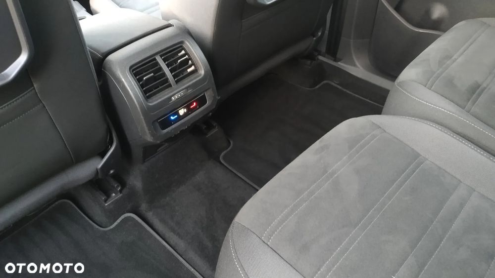 Volkswagen Touran 2.0 TDI SCR DSG Highline - 10