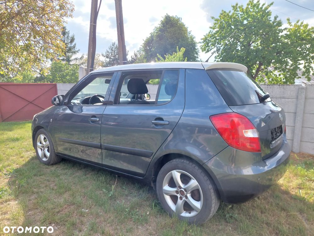 Skoda Fabia 1.6 16V Scout - 5
