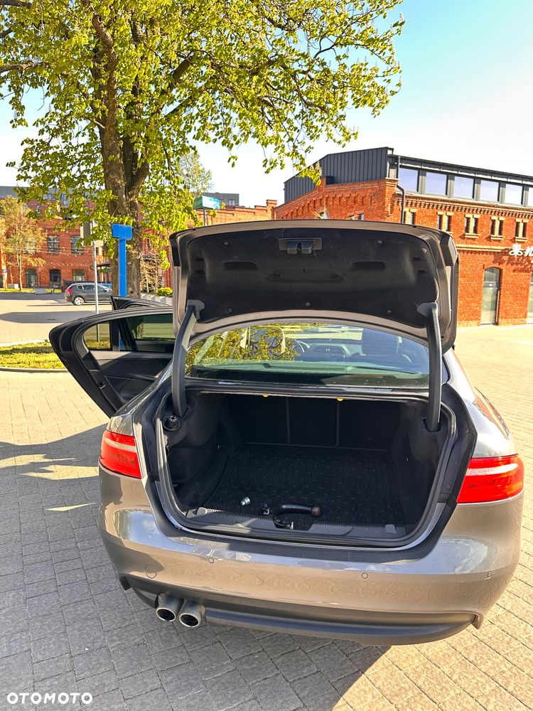 Jaguar XE 20d R-Sport - 23
