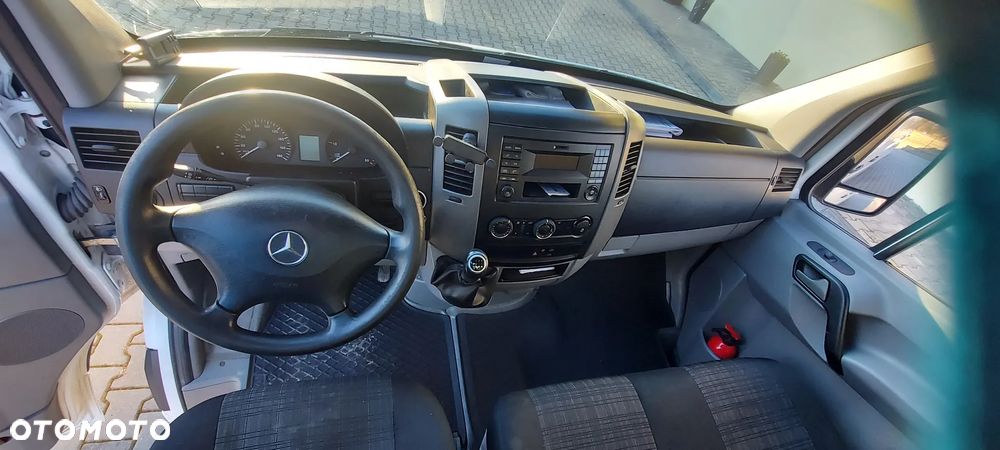 Mercedes-Benz Sprinter - 13