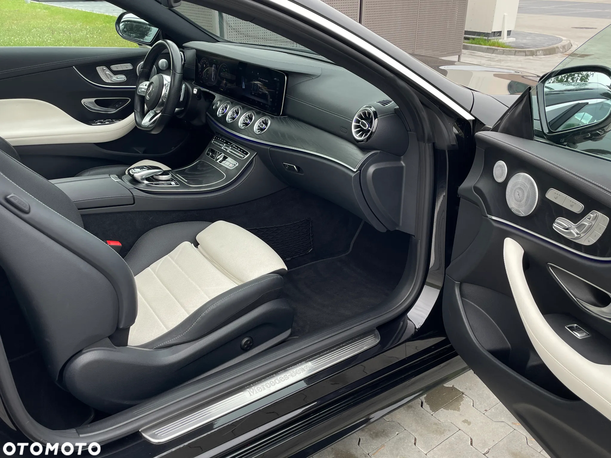 Mercedes-Benz Klasa E 300 Coupe 9G-TRONIC - 16