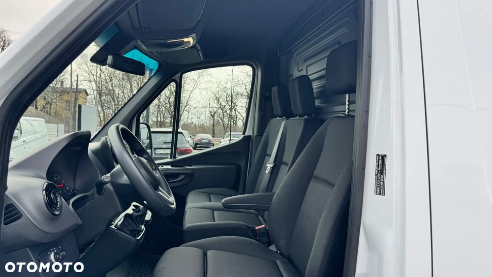 Mercedes-Benz Sprinter - 14
