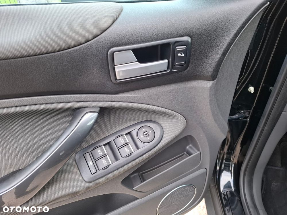 Ford Kuga 2.0 TDCi 2x4 Titanium - 15