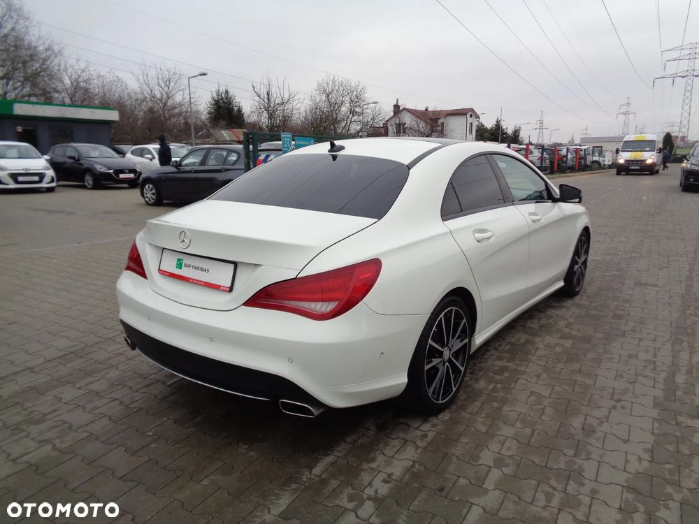 Mercedes-Benz CLA 180 Urban - 9
