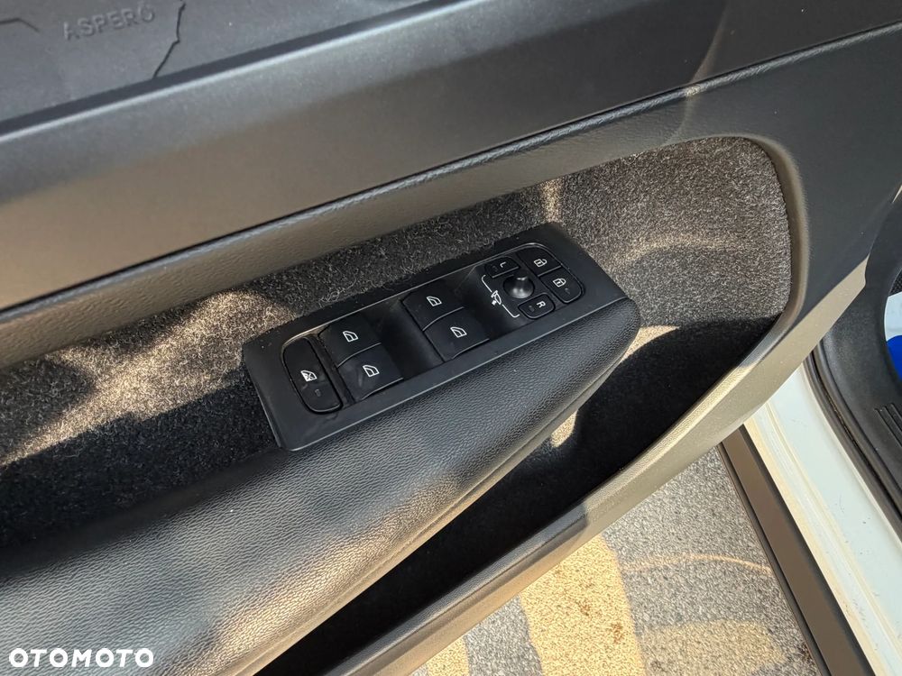 Volvo XC 40 T3 Momentum - 31