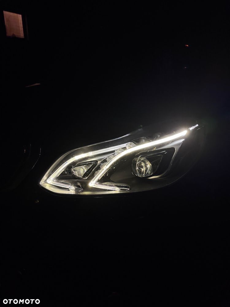 Mercedes-Benz Klasa E 300 CDI DPF BlueEFFICIENCY 7G-TRONIC - 22