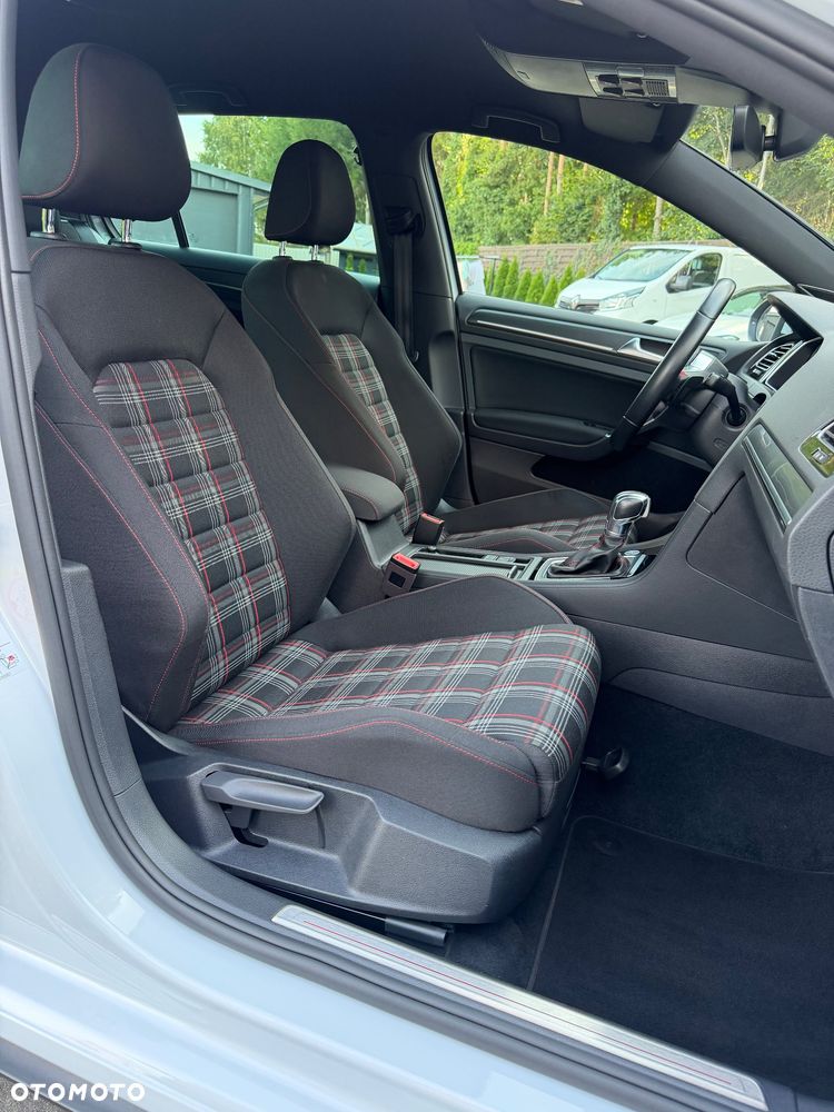 Volkswagen Golf GTI (BlueMotion Technology) DSG - 29