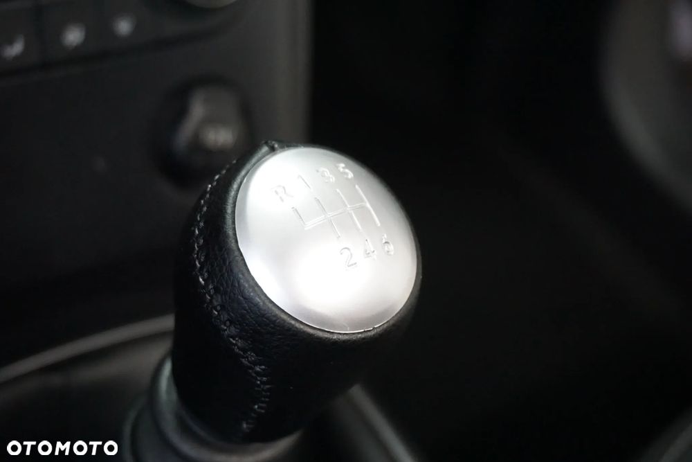 Nissan Qashqai 2.0 dCi DPF tekna - 32