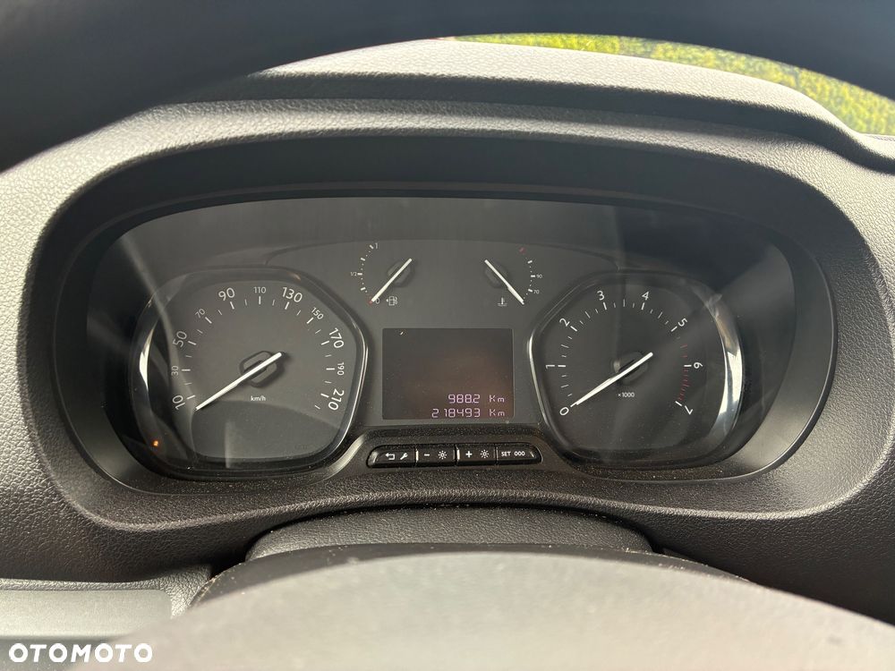 Opel Vivaro - 16