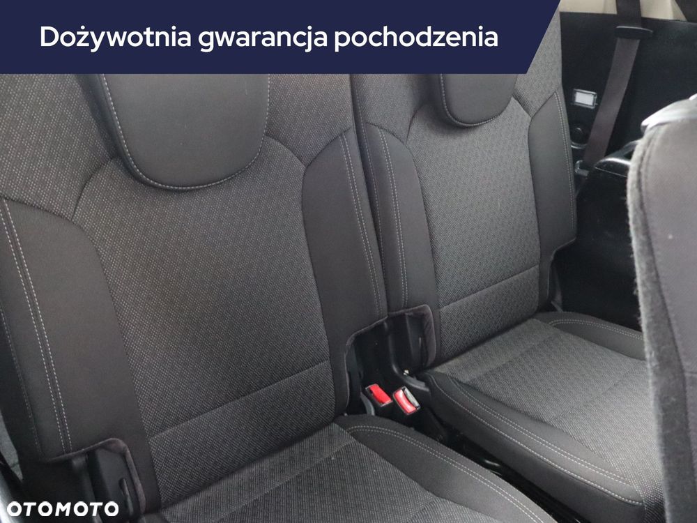 Kia Carens - 21