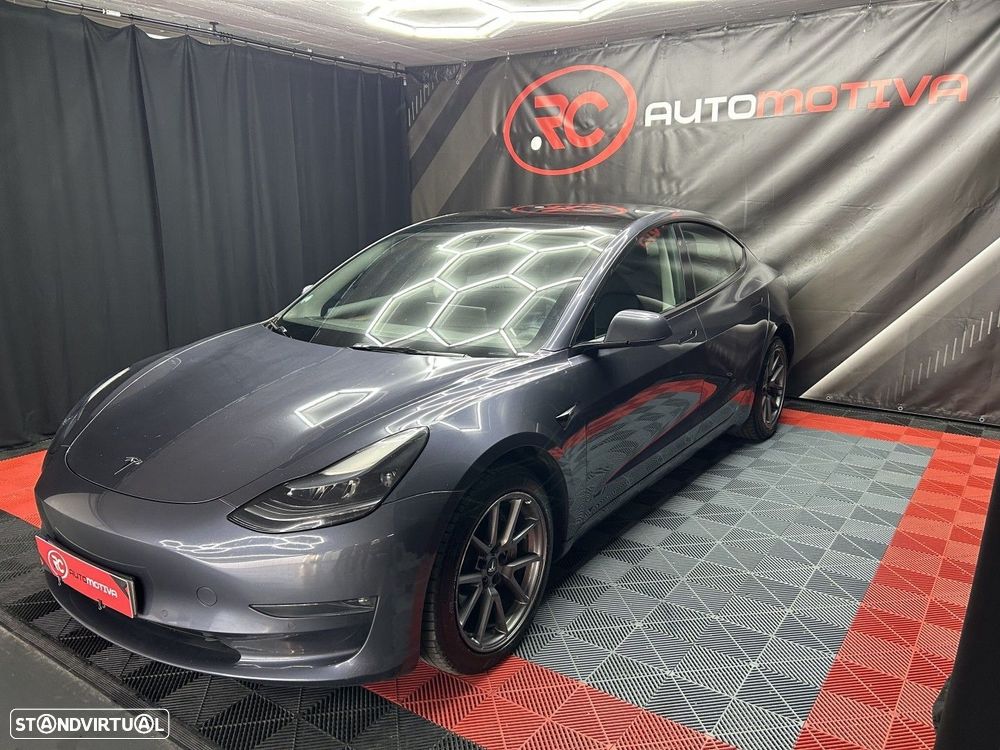 Tesla Model 3 - 3