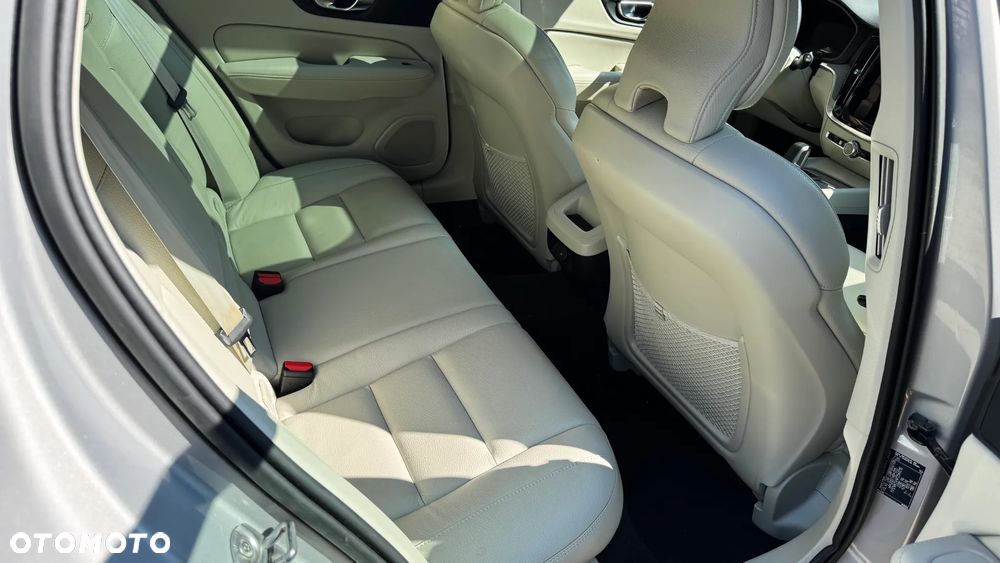 Volvo V60 B4 D Ultimate Bright - 25