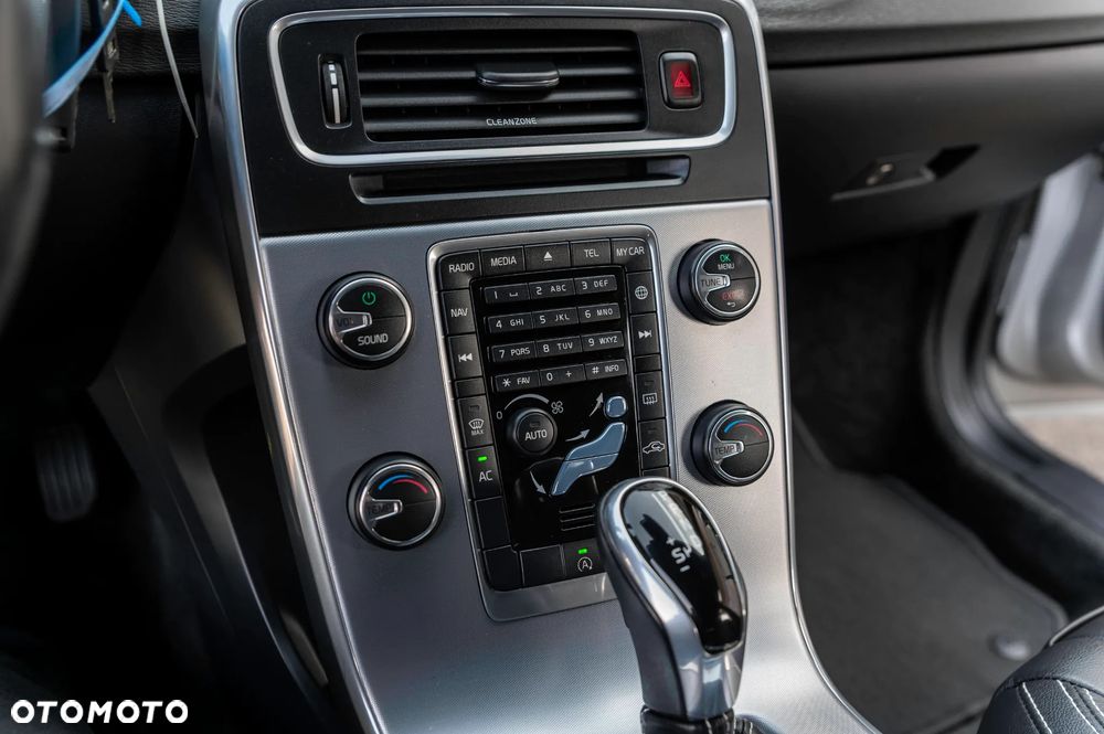 Volvo V60 D2 Geartronic Momentum - 37