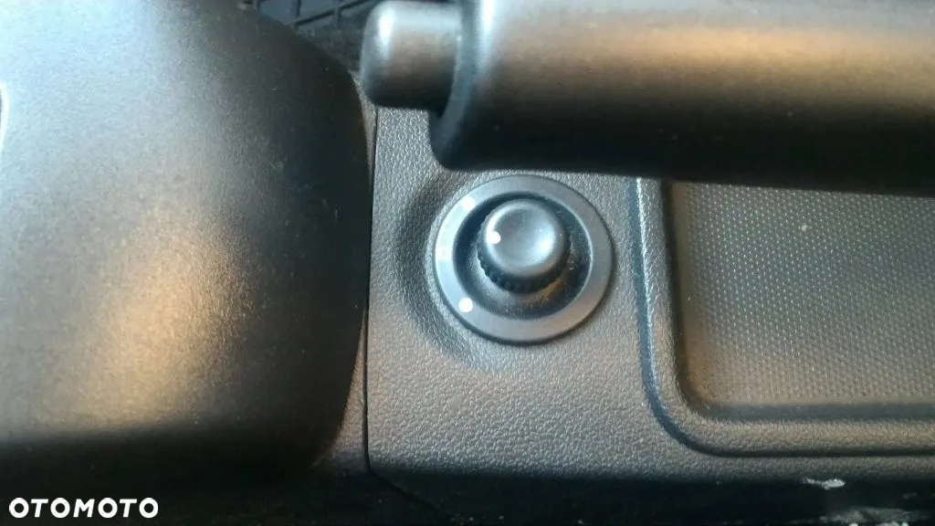 Nissan Almera - 10