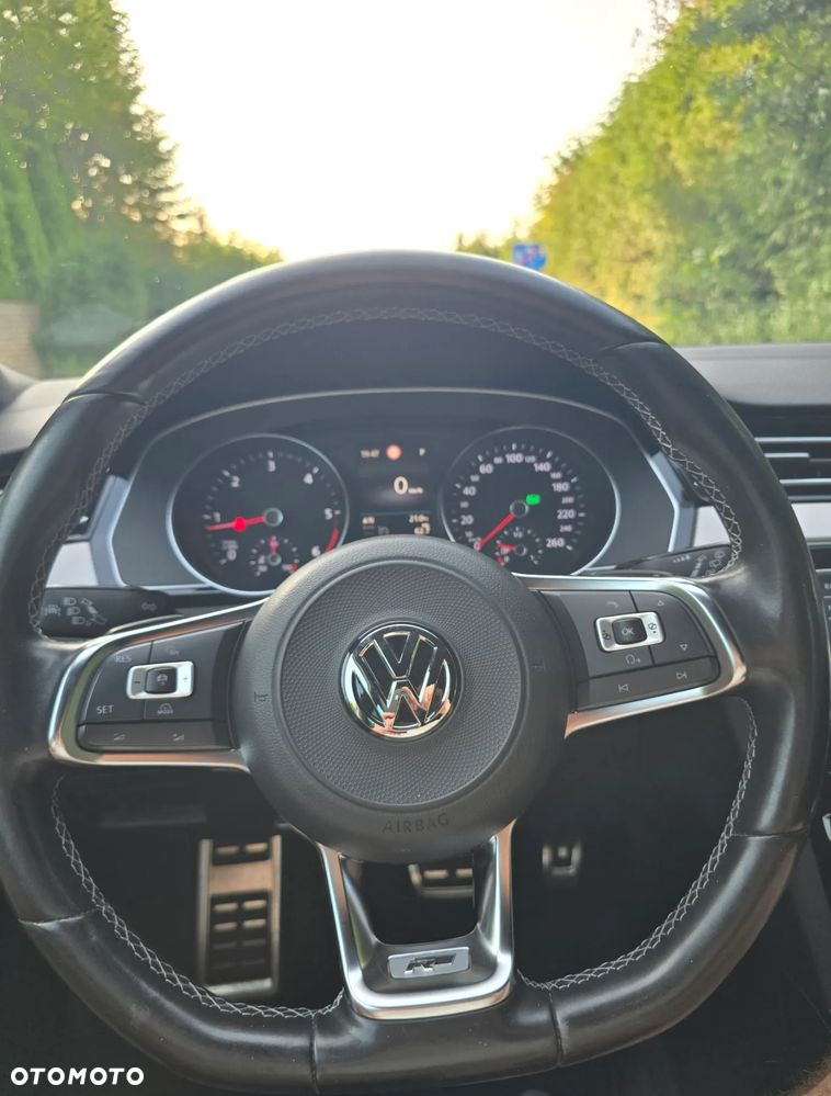 Volkswagen Passat - 19
