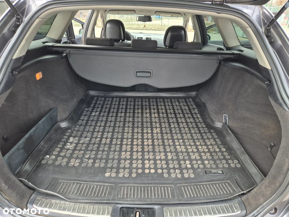 Toyota Avensis 1.8 Sol - 12