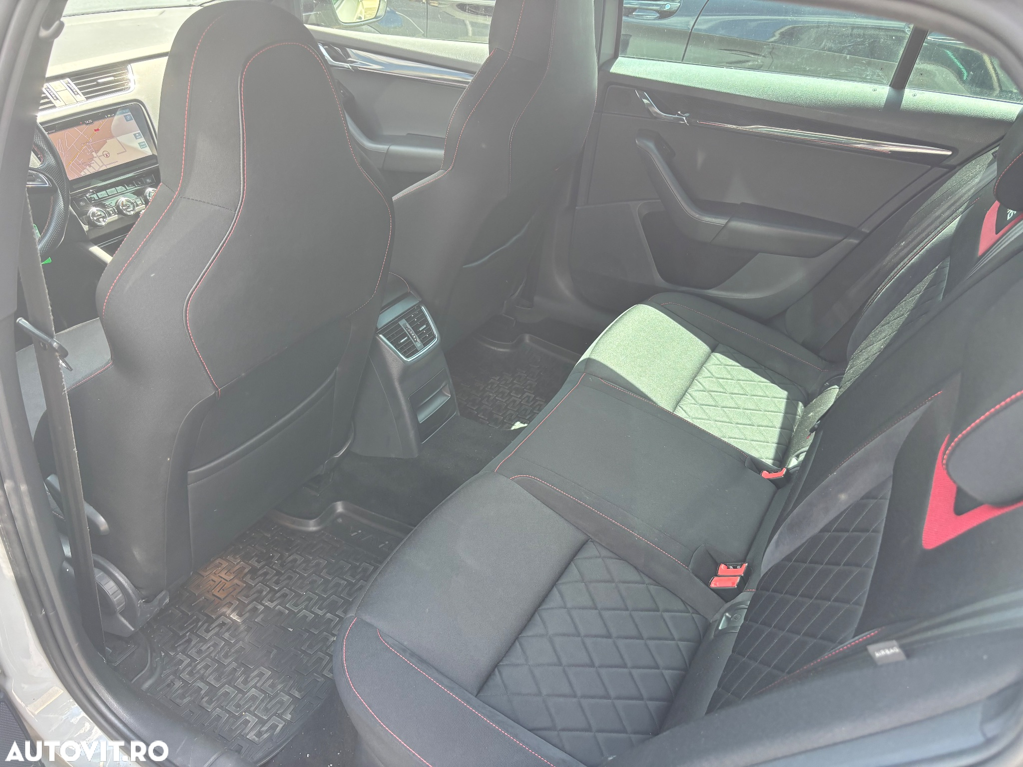 Skoda Octavia 2.0 TDI 4x4 DSG RS - 10