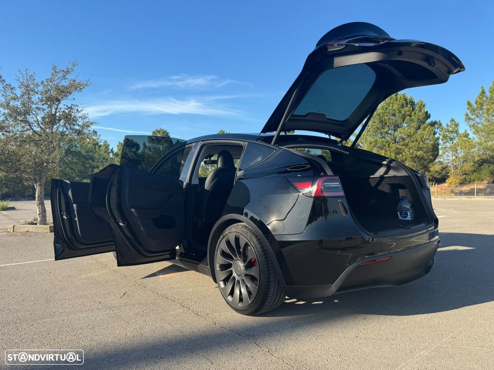 Tesla Model Y Performance Dual Motor AWD - 40