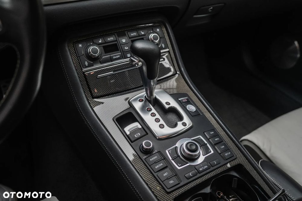 Audi S8 - 32