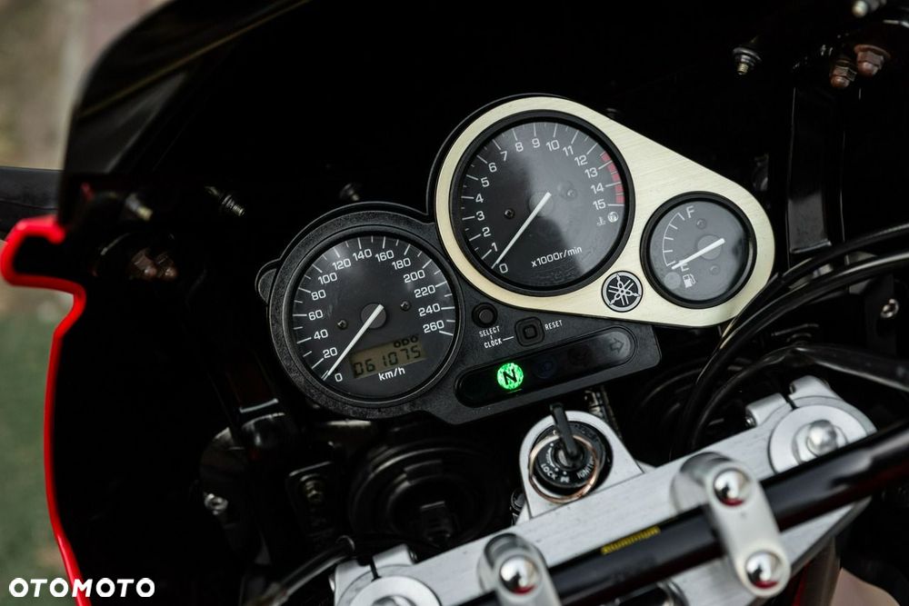 Yamaha FZS - 8