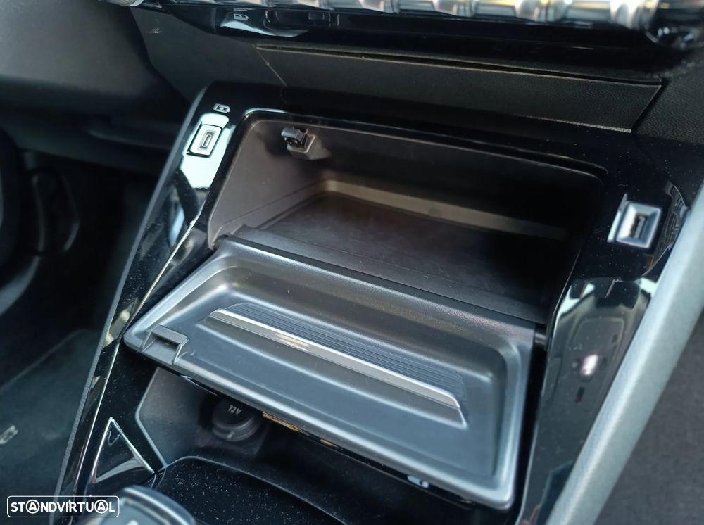 Peugeot 2008 1.2 PureTech Allure Pack EAT8 - 26