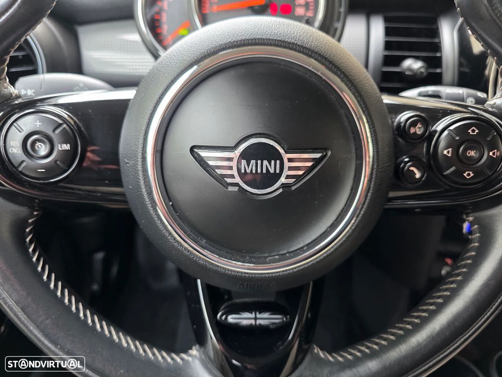 MINI 5 Portas Cooper D Auto - 35