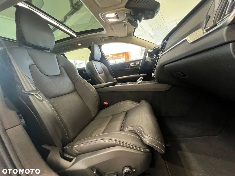 Volvo V60 B4 B DKG Ultimate Dark - 26