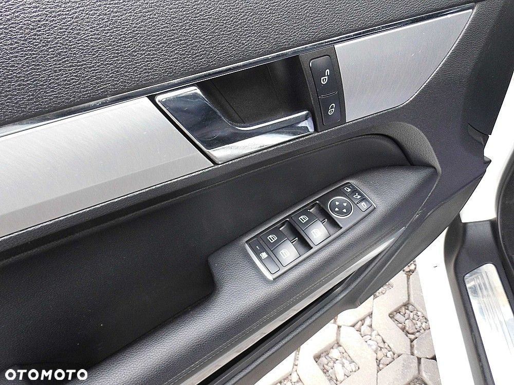 Mercedes-Benz Klasa E 200 CGI BlueEFFICIENCY Automatik Avantgarde - 25
