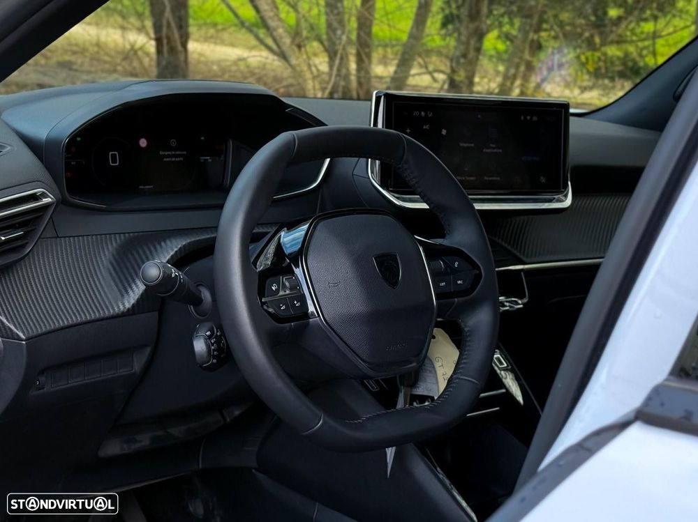 Peugeot 2008 1.2 PureTech Allure - 18
