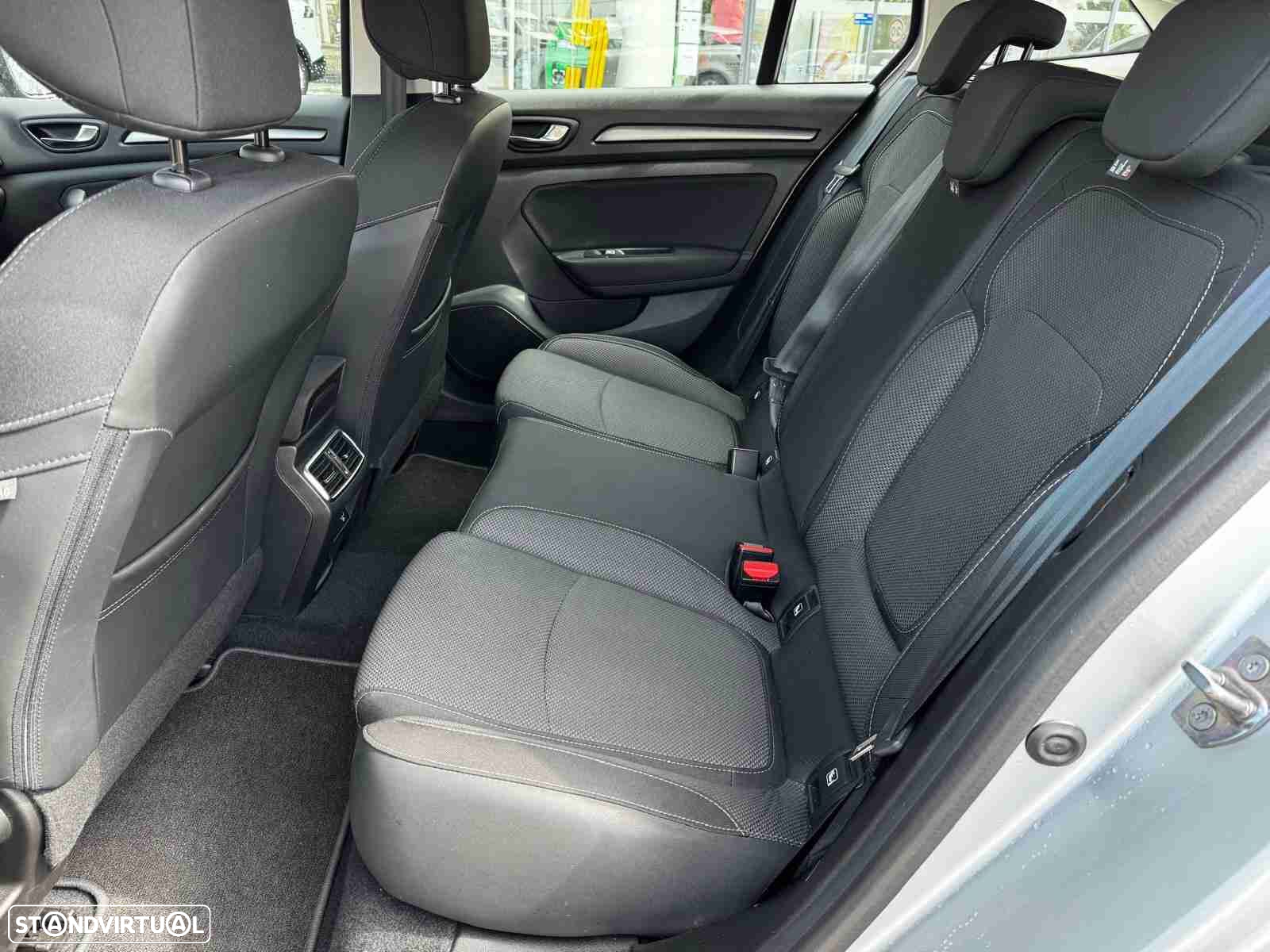 Renault Mégane 1.5 Blue dCi Equilibre EDC - 10