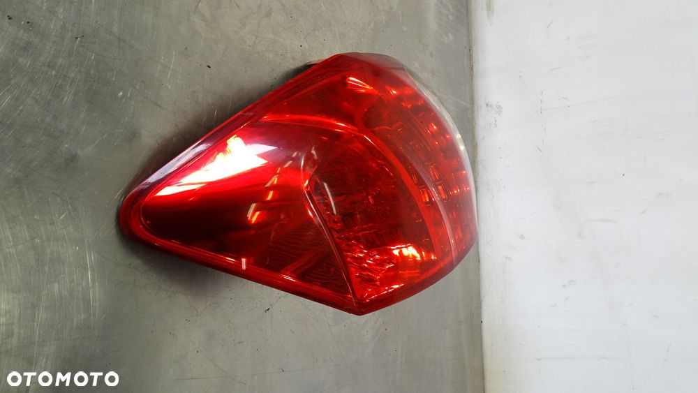 LAMPA LEWA TYLNA TOYOTA AURIS 2.0D4D - 3