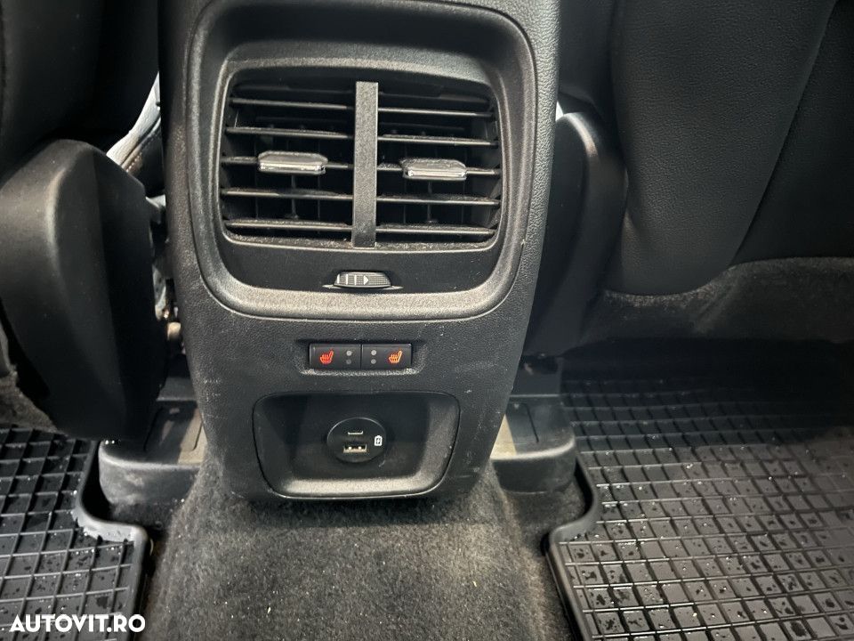 Ford Kuga - 21