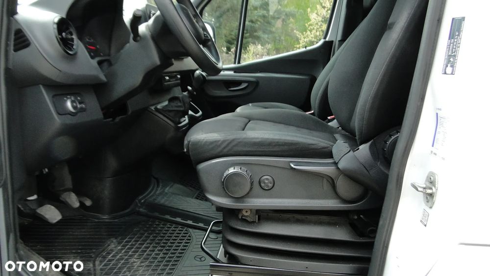 Mercedes-Benz SPRINTER - 11