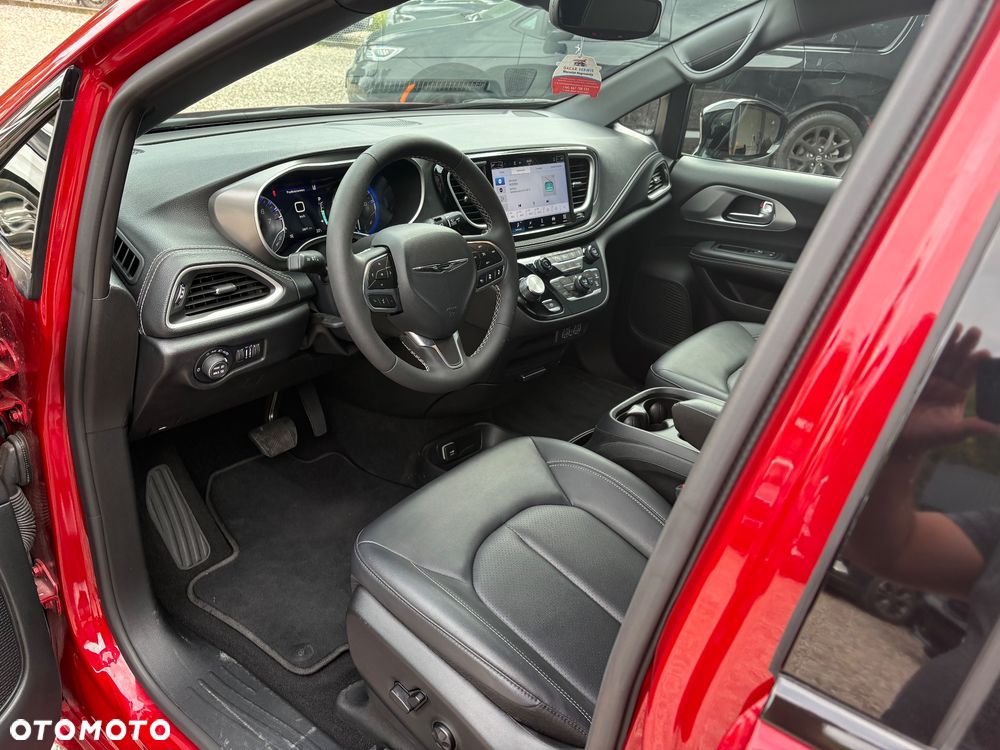 Chrysler Pacifica - 12