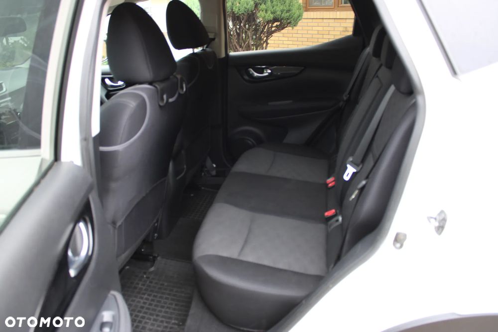 Nissan Qashqai 1.2 DIG-T N-Connecta Xtronic - 17