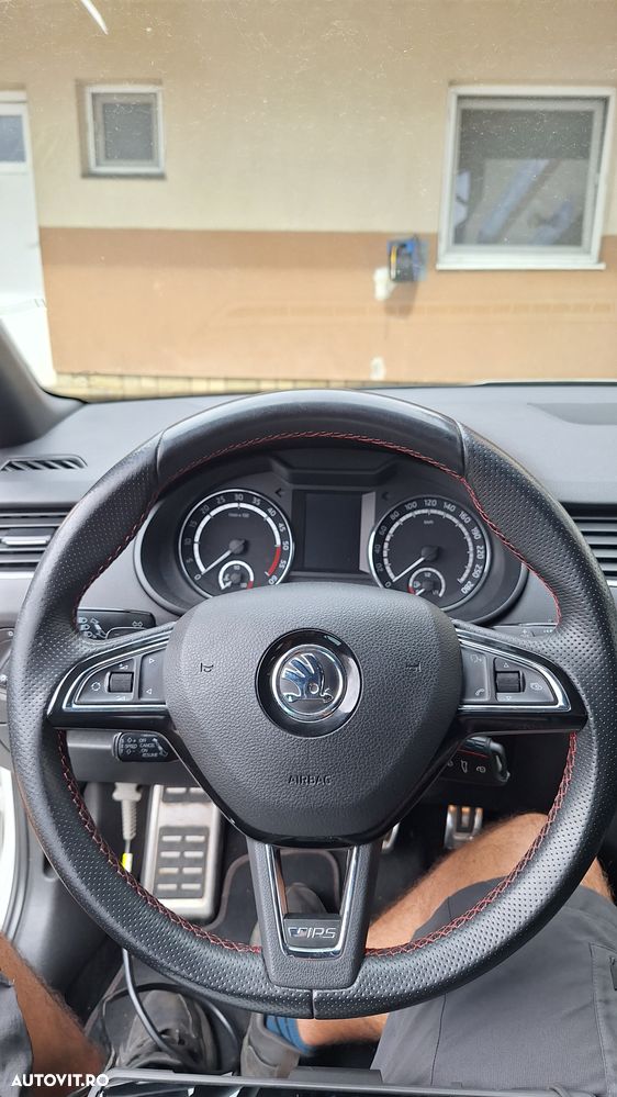 Skoda Octavia 2.0 TDI RS DSG - 10